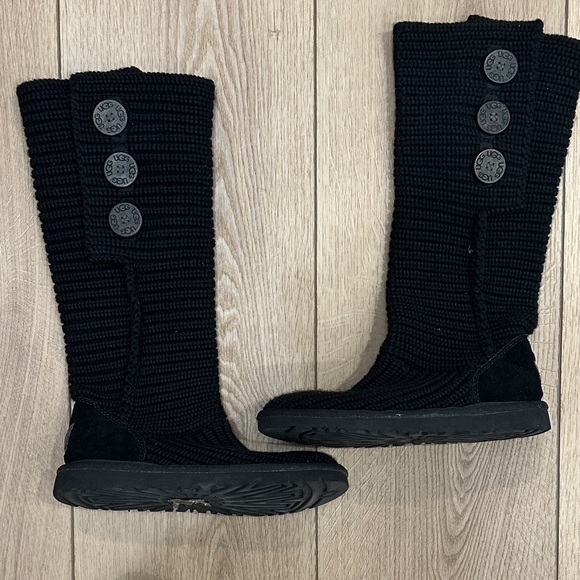 UGG Women's Black Knit Button Boots perfect condition size 6 - Picture 1 of 4